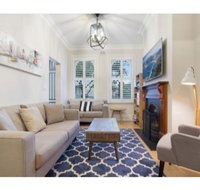 Elegant Renovated Terrace Close To City - Accommodation NT