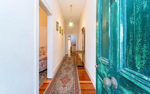 Eliza 1875 Red Brick Duplex Townhouse - Accommodation NT 1