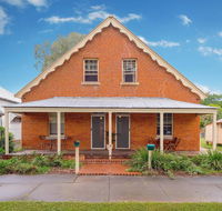 Eliza 1875 Red Brick Duplex Townhouse - NT Tourism
