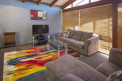 Eliza Lee 3 - Comfortable For The Budget Savvy - NT Tourism 1