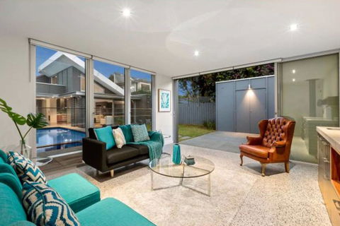 Elsternwick Paradise, Love Where You Live!!! - NT Tourism 1