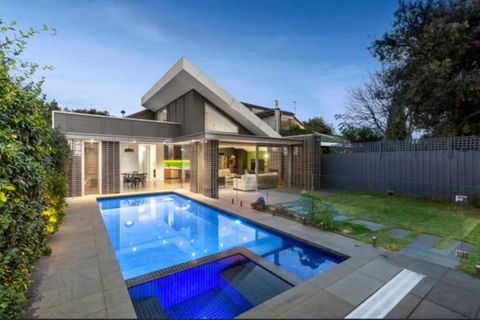 Elsternwick Paradise, Love Where You Live!!! - NT Tourism 0