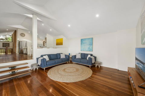 Emerald Seas Beach House - NT Tourism 1