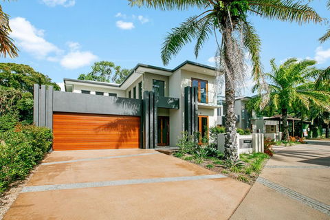 Esprit Luxury Retreat Palm Cove - NT Tourism 1