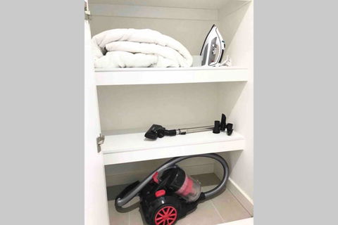 ESQ Astonishing 3BD Apartment 1 Min From Train Station - Accommodation NT 3