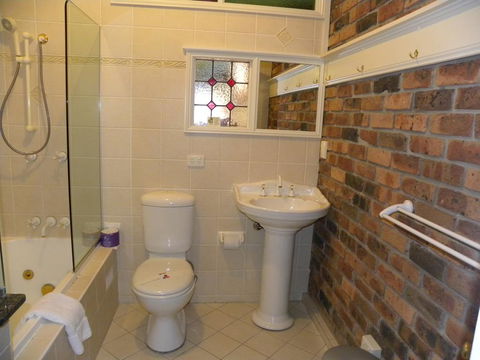 Ettalong Beach Tourist Resort - NT Tourism 1