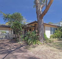 Evan's Retreat' 5 Sandy Point Road - cottage across the road from Sandy Point Beach
