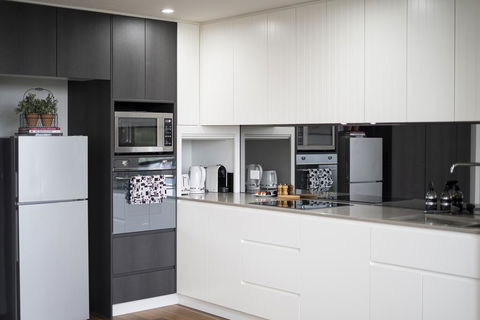Executive City-centre Apartment With Parking - NT Tourism 1