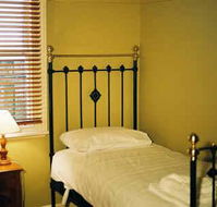 Eyre House - Accommodation NT