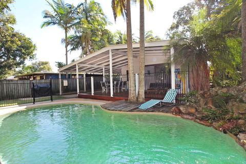 FABULOUS HOLIDAY HIDEAWAY - COOLUM BEACH - Accommodation NT 0