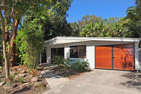 FABULOUS HOLIDAY HIDEAWAY - COOLUM BEACH - Accommodation NT 3
