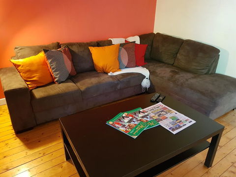 Family Getaway In Eildon - Pet Friendly - NT Tourism 3