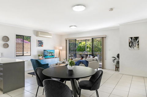 Family-Size Duplex In Quiet Neighbourhood - NT Tourism 2