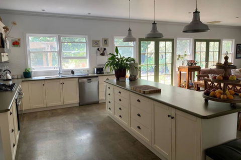 Farm House At The Gateway To The King Valley - Accommodation NT 3