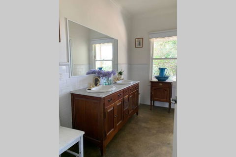 Farm House At The Gateway To The King Valley - Accommodation NT 1