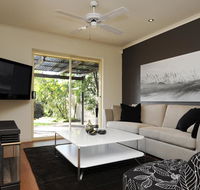 Feathers Serviced Townhouse - NT Tourism