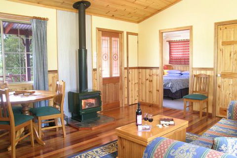 Fergies Hill Spa Cottage @ Granite Ridge Wines - Accommodation NT 3