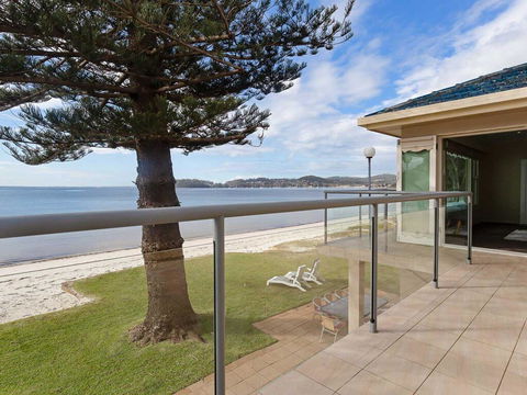 Filoli', 91 Foreshore Drive - Huge Waterfront Home - NT Tourism 2