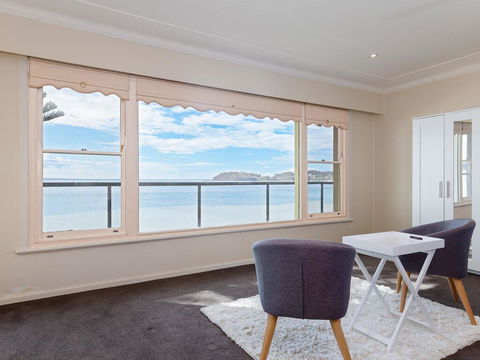 Filoli', 91 Foreshore Drive - Huge Waterfront Home - NT Tourism 1