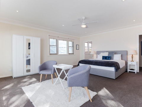 Filoli', 91 Foreshore Drive - Huge Waterfront Home - NT Tourism 3