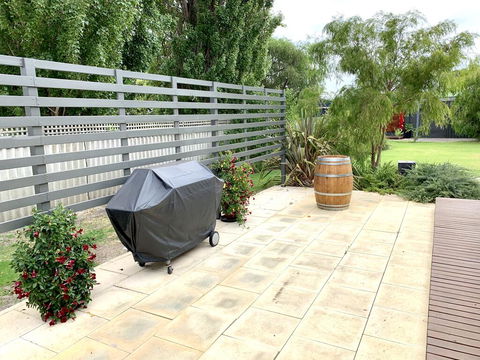 Gale Street Retreat Busselton - NT Tourism 1