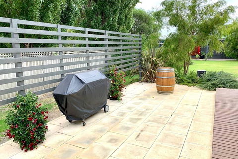 Gale Street Retreat Busselton - NT Tourism 0