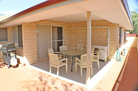 Geraldton Luxury Vacation Home - NT Tourism 1