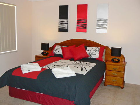 Geraldton Luxury Vacation Home - NT Tourism 0