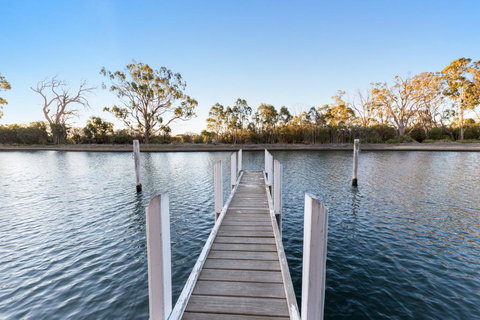 Gippsland Lakehouse A - Canal Frontage - NT Tourism 1