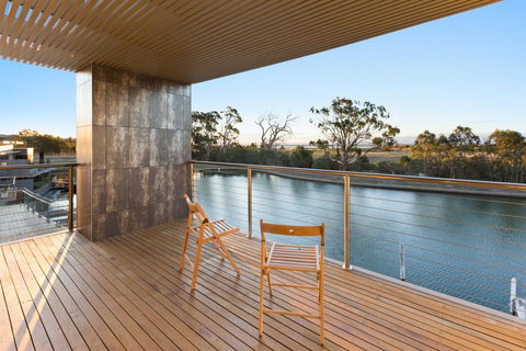 Gippsland Lakehouse A - Canal Frontage - NT Tourism 2