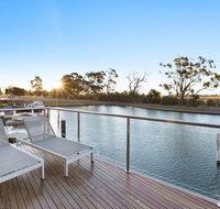 Gippsland Lakehouse A - Canal frontage - NT Tourism