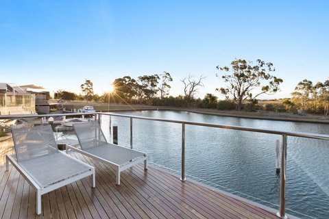 Gippsland Lakehouse A - Canal Frontage - NT Tourism 0