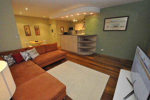 Glebe Self-Contained Modern One-Bedroom Apartment (47ROS) - NT Tourism 2
