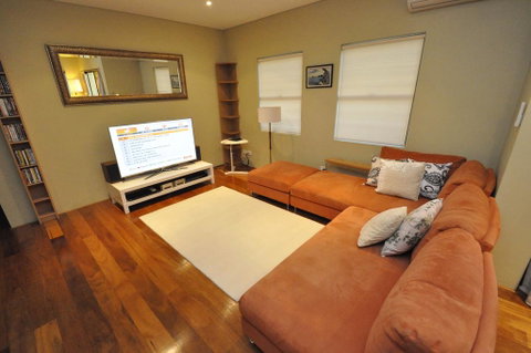 Glebe Self-Contained Modern One-Bedroom Apartment (47ROS) - NT Tourism 0