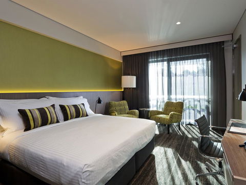 Glen Hotel And Suites - NT Tourism 1