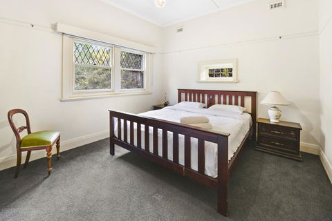 GlenIris Beautiful 6BedderFamily House+2Bath+Pool - Accommodation NT 3