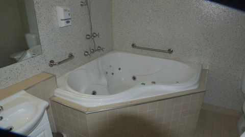 Golden Leaf Motel - NT Tourism 1