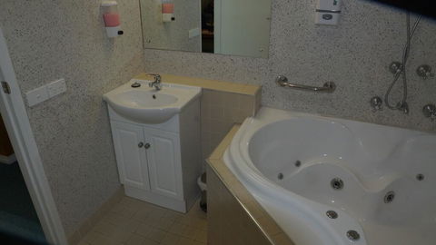 Golden Leaf Motel - NT Tourism 3