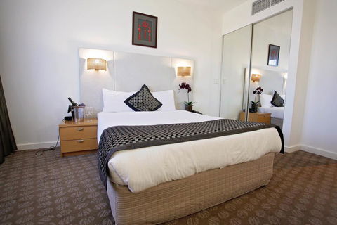 Golden Pebble Hotel - Accommodation NT 1
