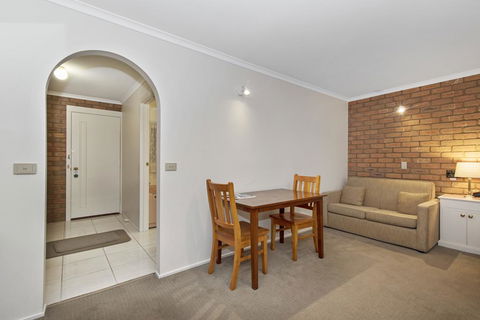 Golden Square Motor Inn - Accommodation NT 2
