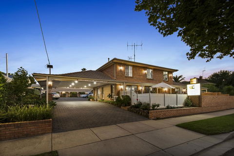 Golden Square Motor Inn - Accommodation NT 0