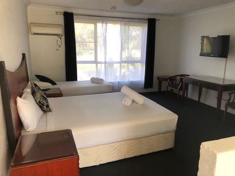 Golf Place Inn - NT Tourism 3