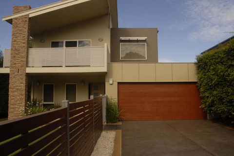 Grand Escape McKenzie - Boutique Rentals - Accommodation NT 1