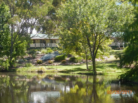 Granite Gardens Cottages & Lake Retreat - Accommodation NT 0