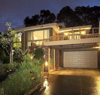 Great Views/Location 5 bedrooms in Glen Waverley - Accommodation NT