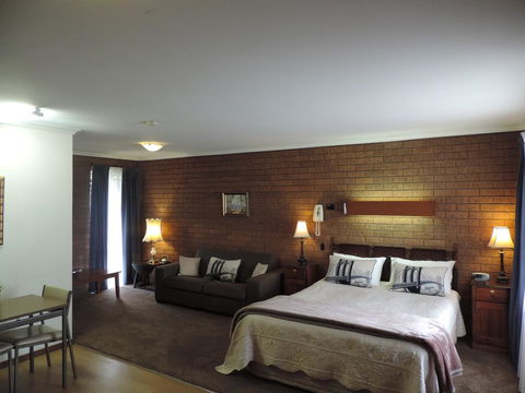 Greenacres Motel - NT Tourism 1
