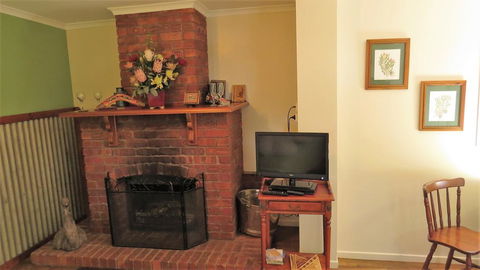 Gumtree On Gillies Bed And Breakfast - Accommodation NT 3