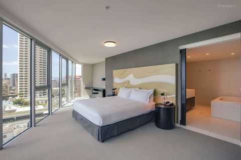 H Ocean View In Surfers Paradise - Accommodation NT 2