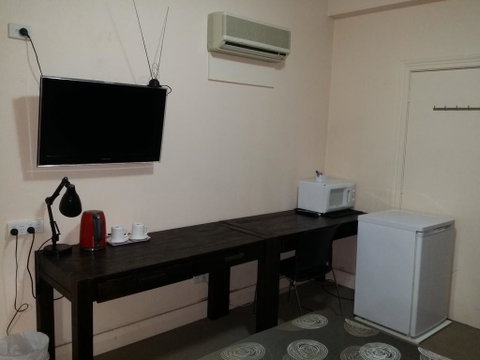 Hampton Court Apartments - Accommodation NT 2