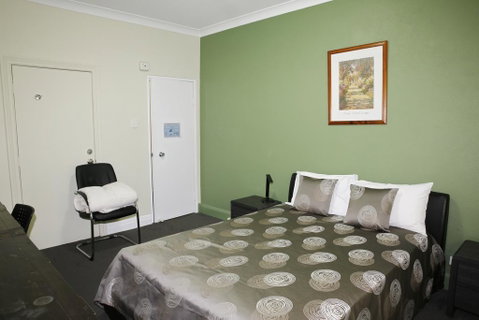 Hampton Court Apartments - Accommodation NT 1